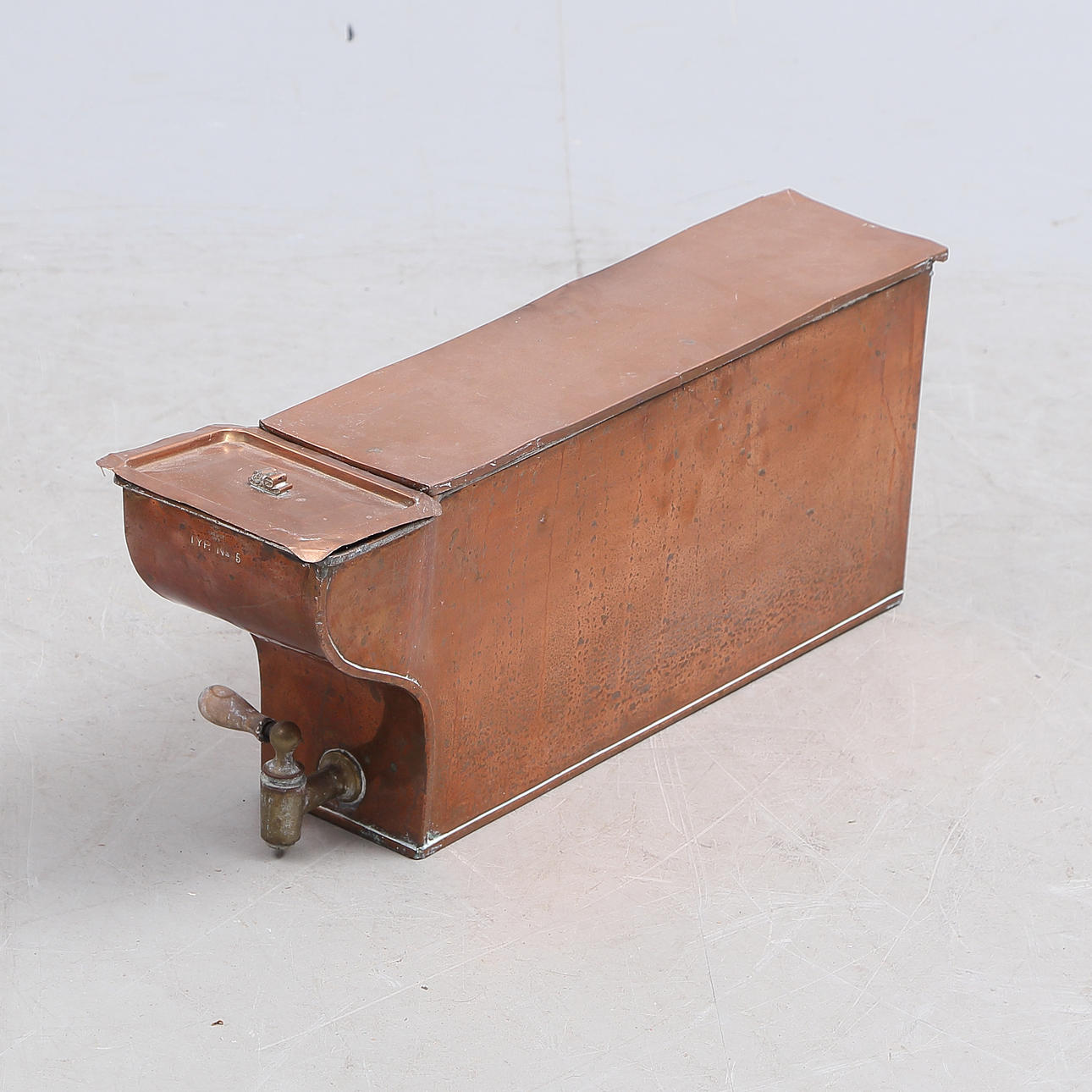 VARMVATTENBEHÅLLARE, koppar, sekelskiftet 1900.