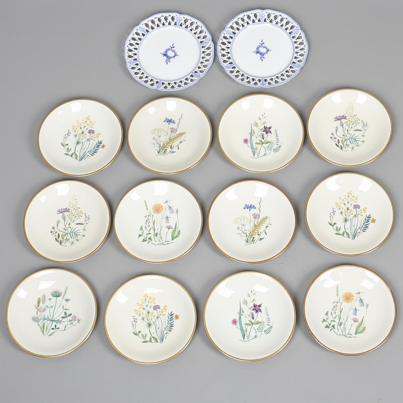 PARTI FRUKTTALLRIKAR. 14 delar. 12 st Karlskrona "Linné". 2 st Rörstrand med gallerkant.