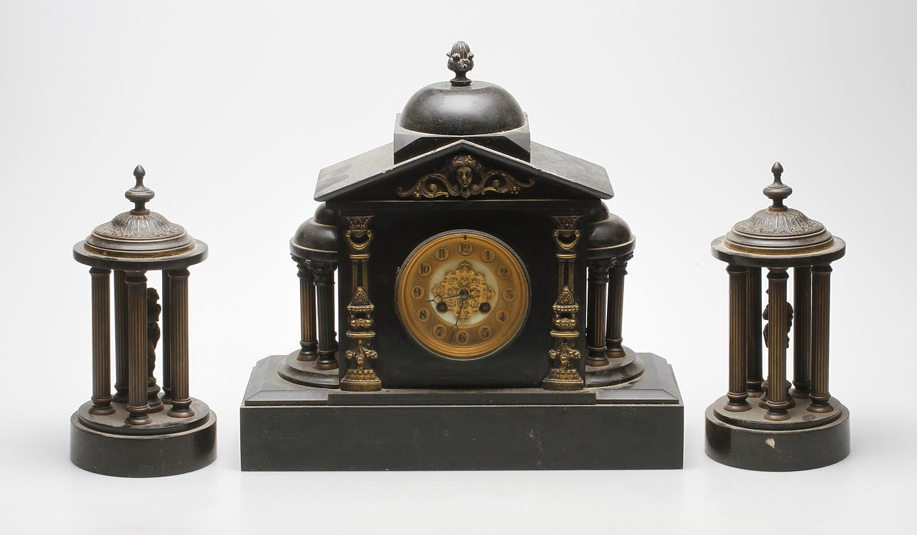 GARNITYR, 3 delar, nyrenässans, Frankrike, 1800-talets andra hälft.