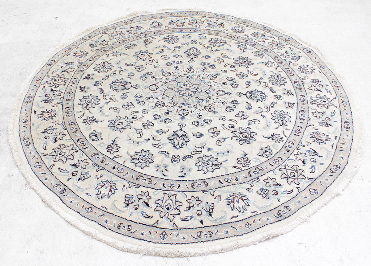 MATTA, Orientalisk, rund, Nain med silkesinslag, diameter 200 cm.