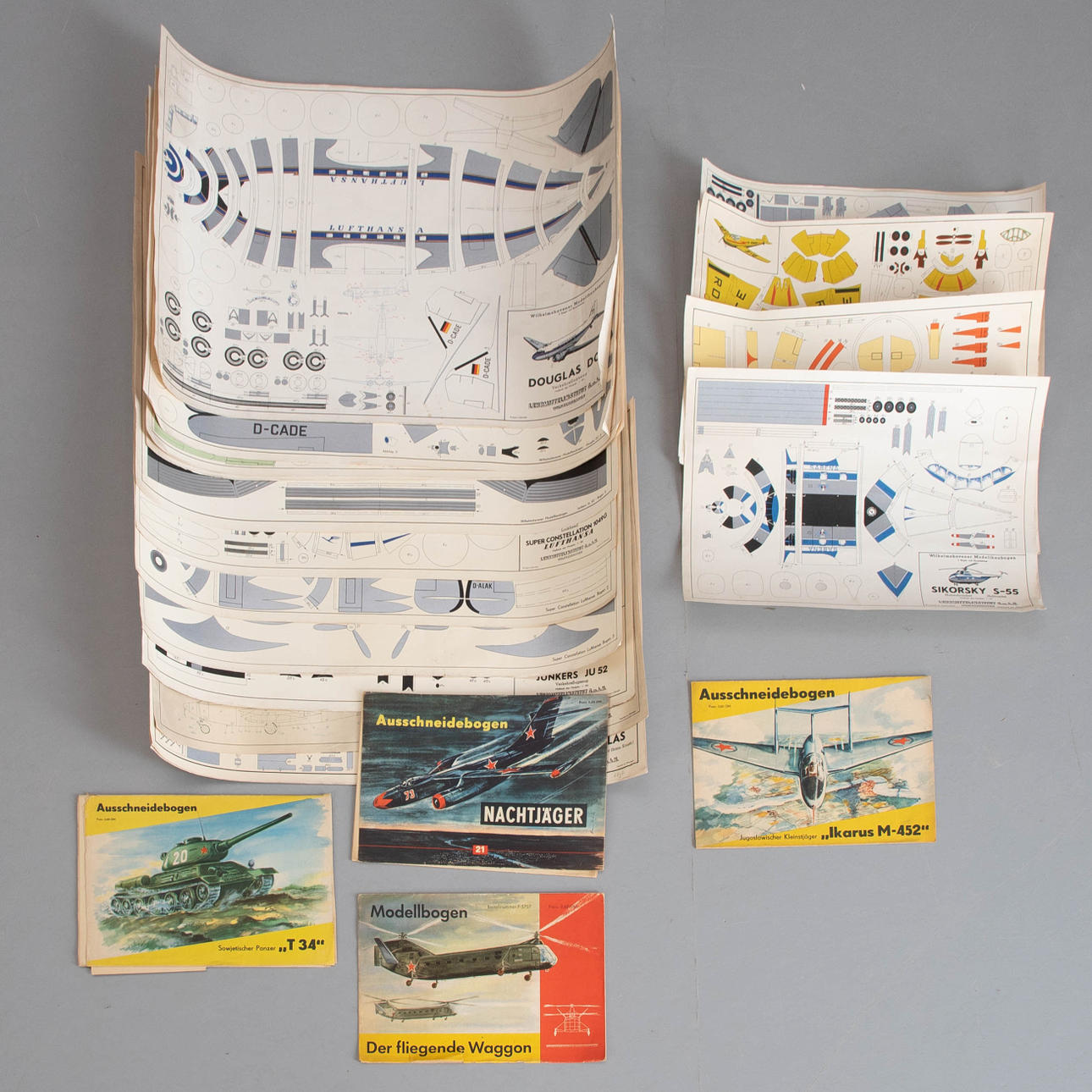 Ausschneidebögen/Kartonmodelle verschiedener Fluzeugtypen (23).
