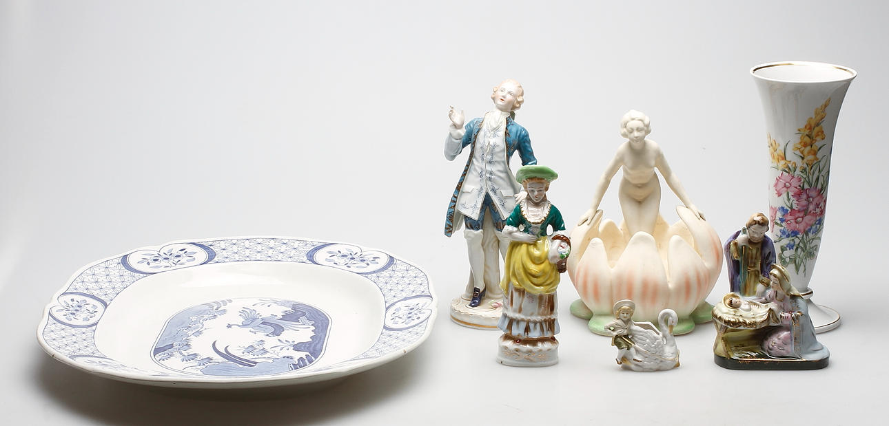 FAT, FIGURINER, VAS samt BORDSUPPSATS, 7 delar, 1900-tal.