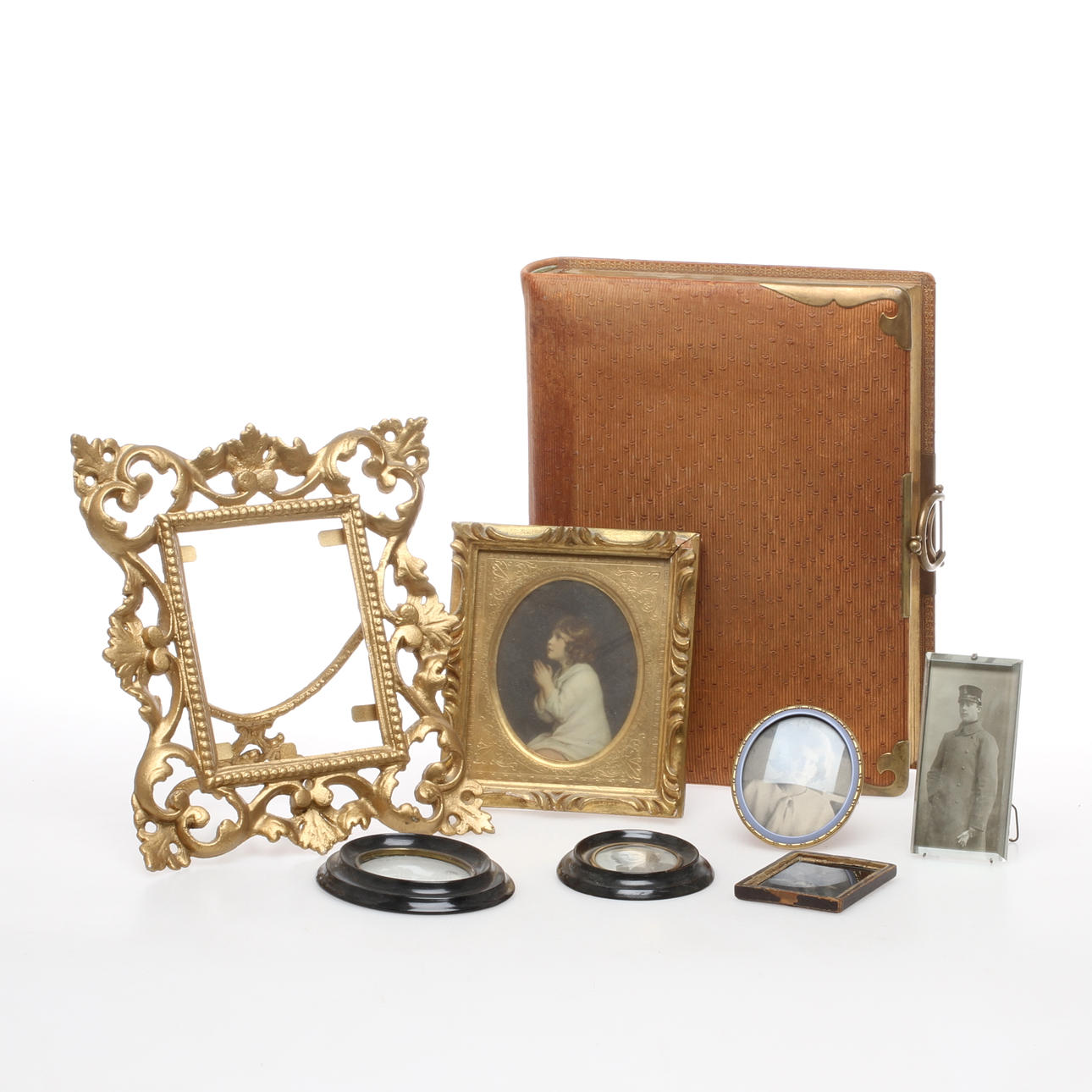 RAMAR, 7 st samt FOTOALBUM, 1800/1900-tal.