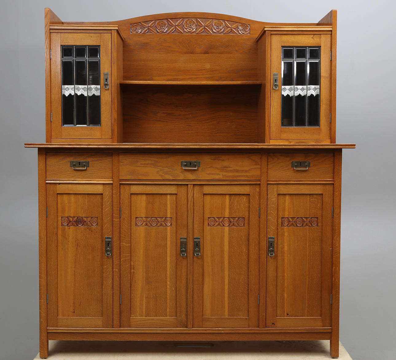 MATSALSSKÅP, ek, jugend, 1900-talets första hälft.