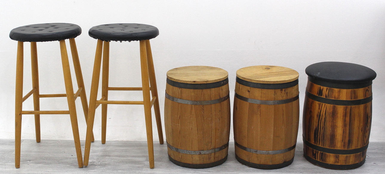 BARSTOLAR/TUNNOR 2 st stolar, 3 st tunnor.