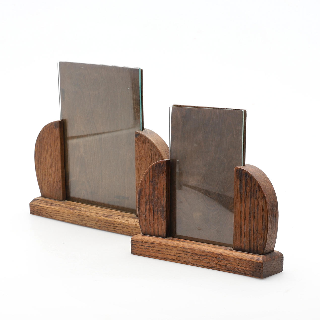 ZWEI ART DECO BILDERRAHMEN AUS EICHE.