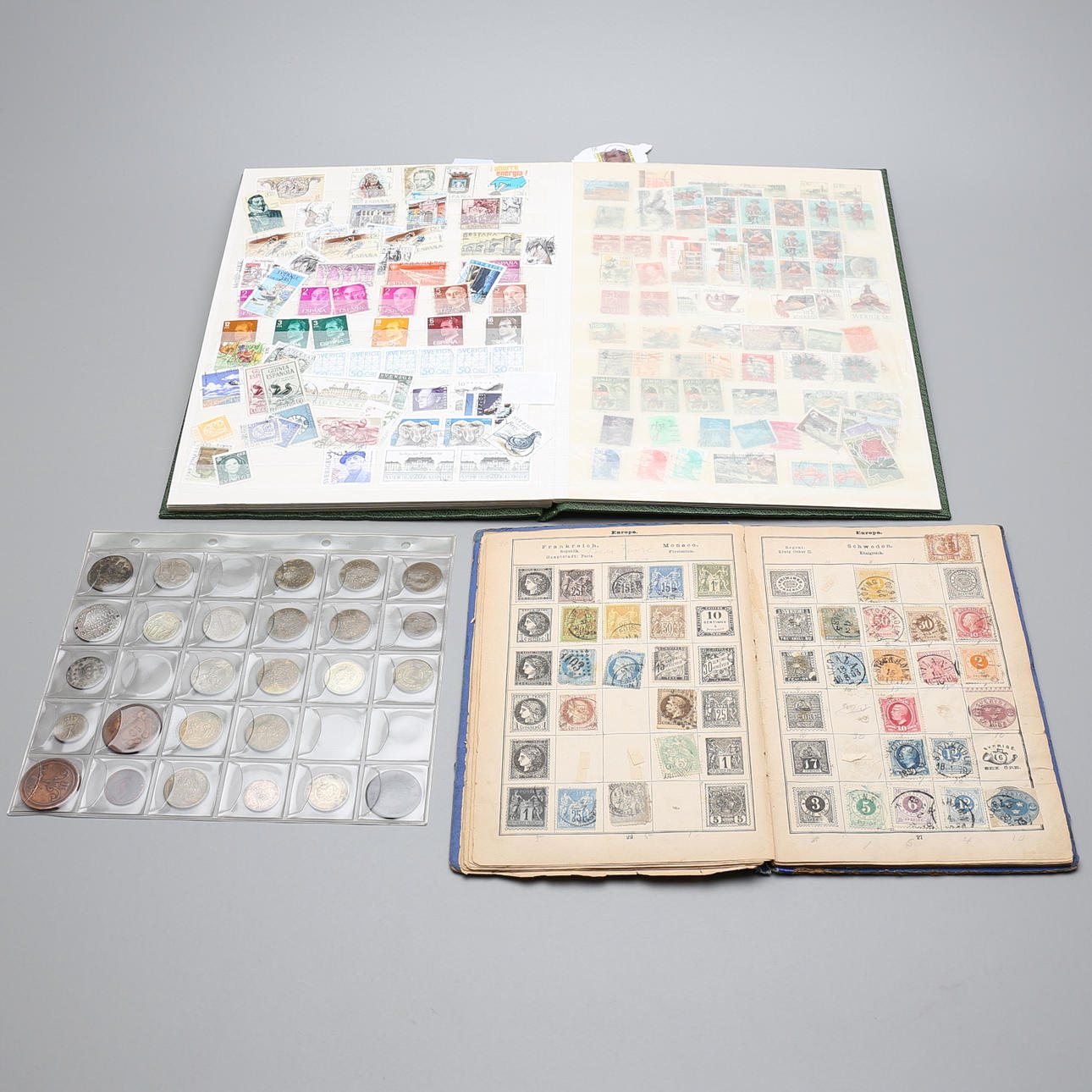 FRIMÄRKSALBUM, 2 st, samt MYNT, 26 st, 1700-tal mm.