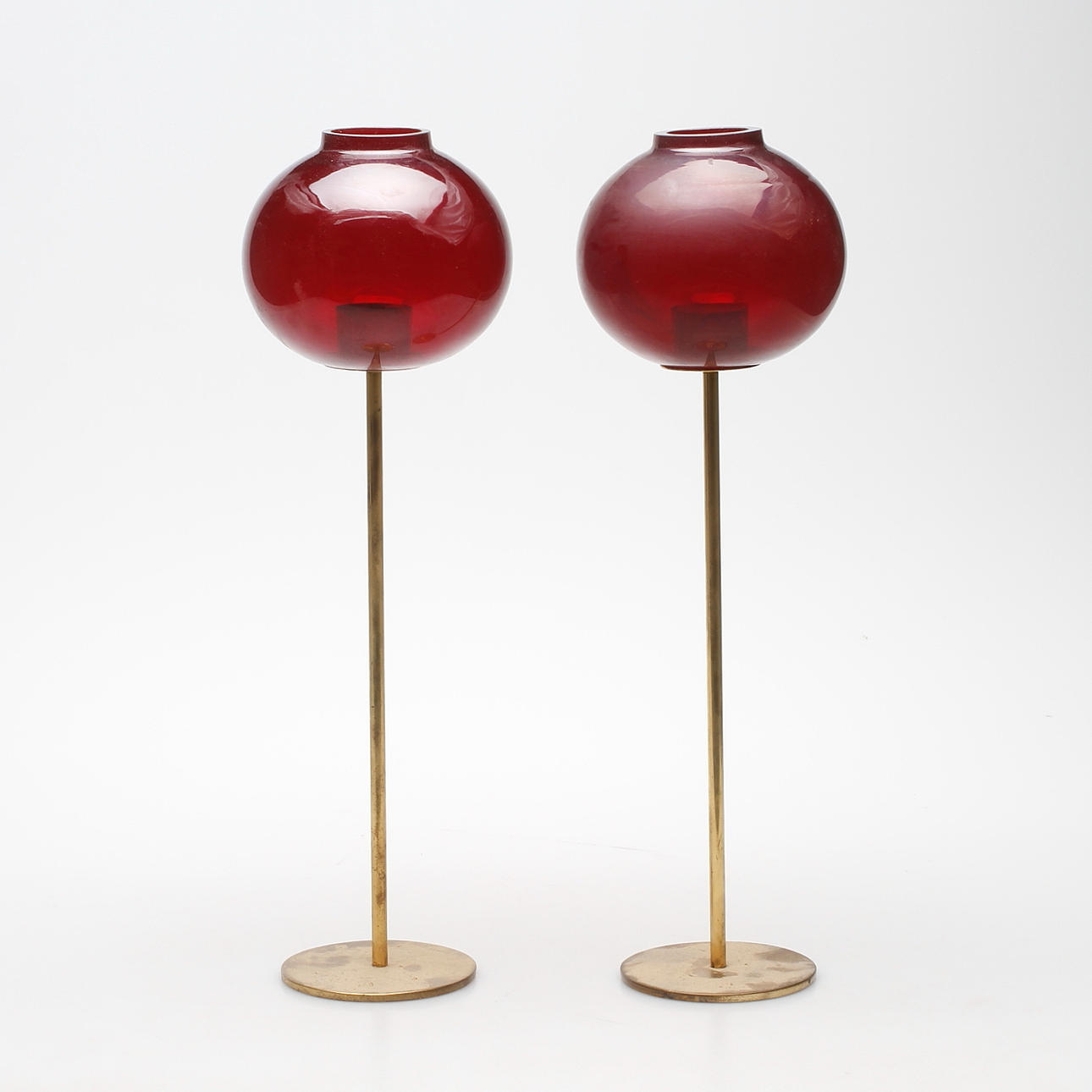 BORDSLYKTOR, ett par, mässing och glas, Hans-Agne Jakobsson, Markaryd.