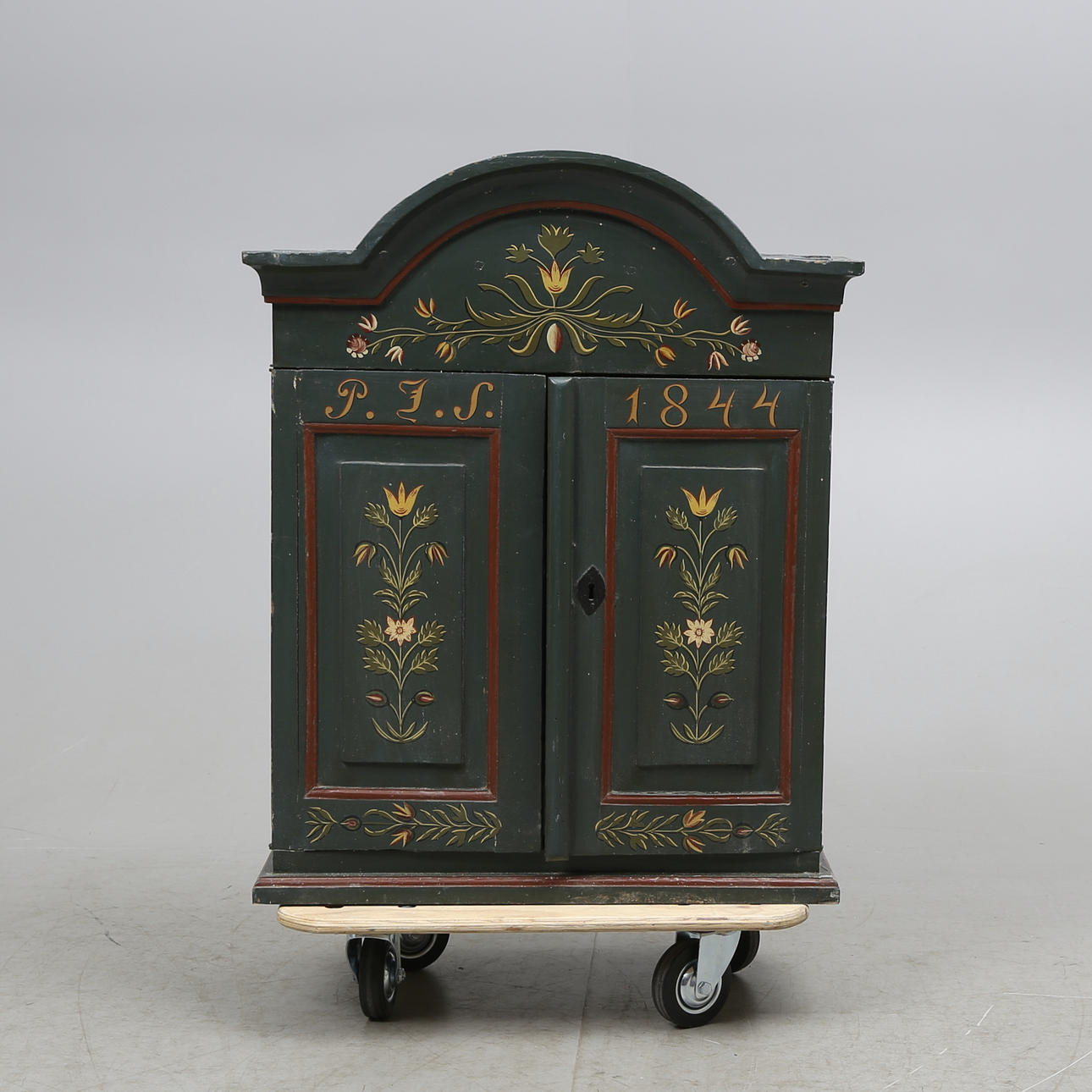 VÄGGSKÅP, allmoge, 1800-tal.