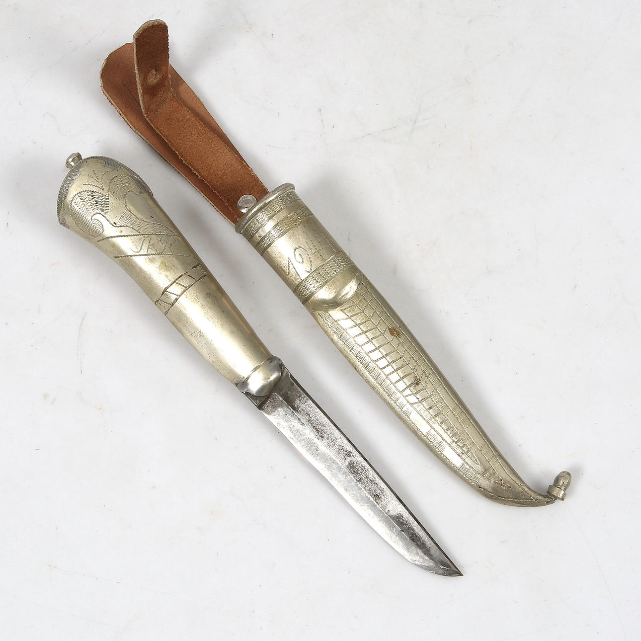 CUCHILLO, metal, firmado AR, 1944.