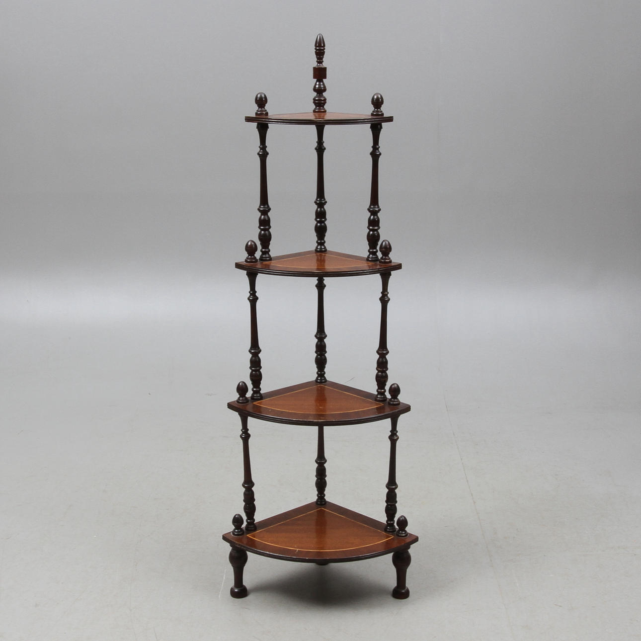 ETAGERE, 1900-tal.