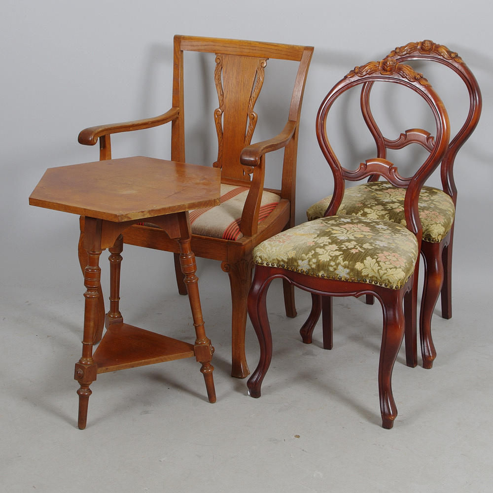 KARMSTOL, 1 PAR STOLAR SAMT BORD, mahogny, ek.