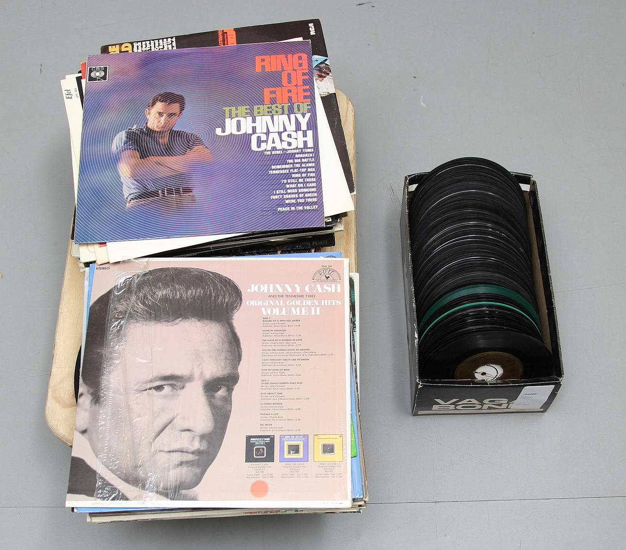 EP och LP SKIVOR bland annat rock, country, pop.