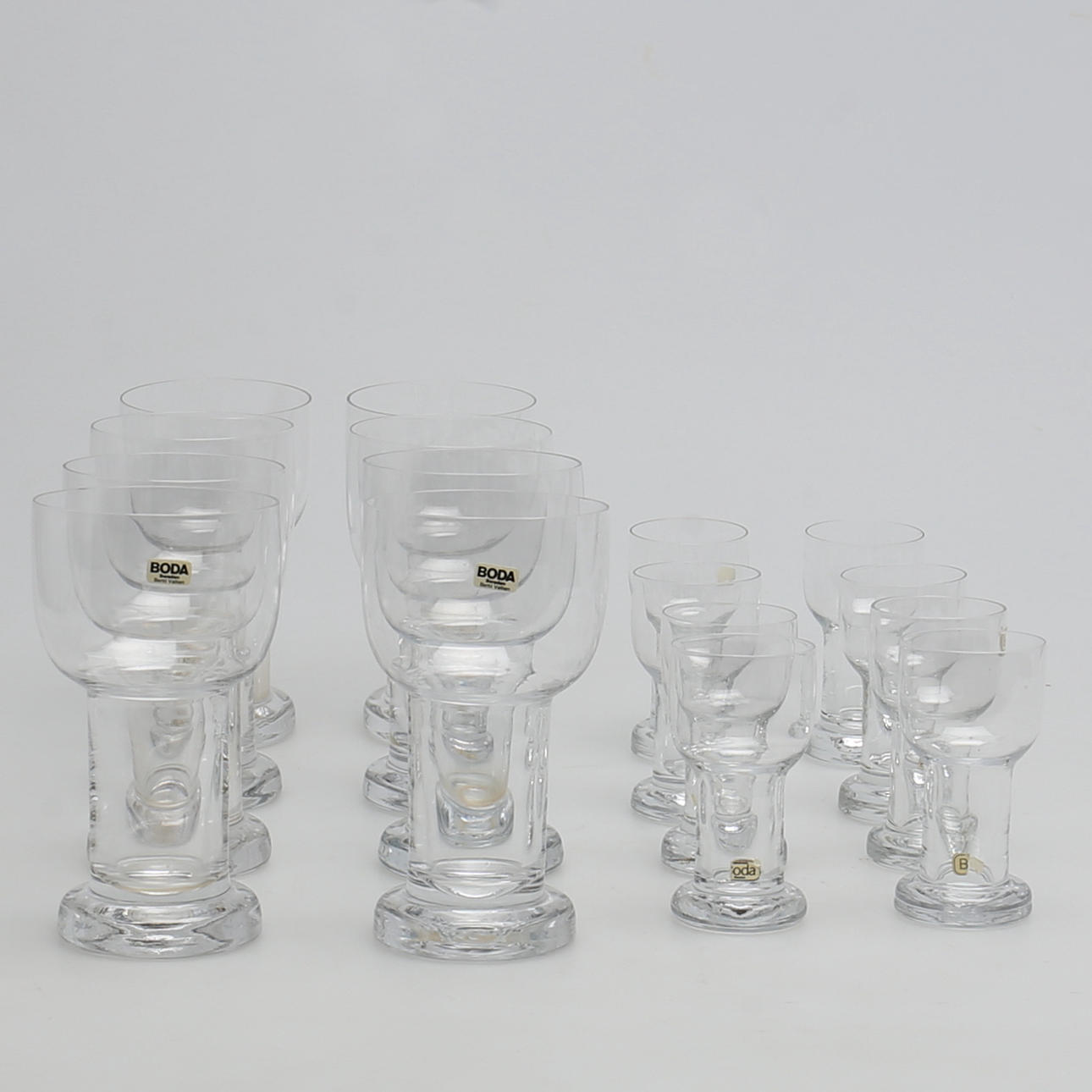 BERTIL VALLIEN. Glas. 16 delar. Serien Picnic. Boda. Ölglas och snapsglas.