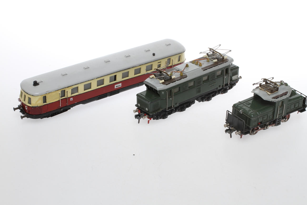MODELLTÅG FLEISCHMANN e-lok 1335, rälsbuss 1371 och växellok 1330.