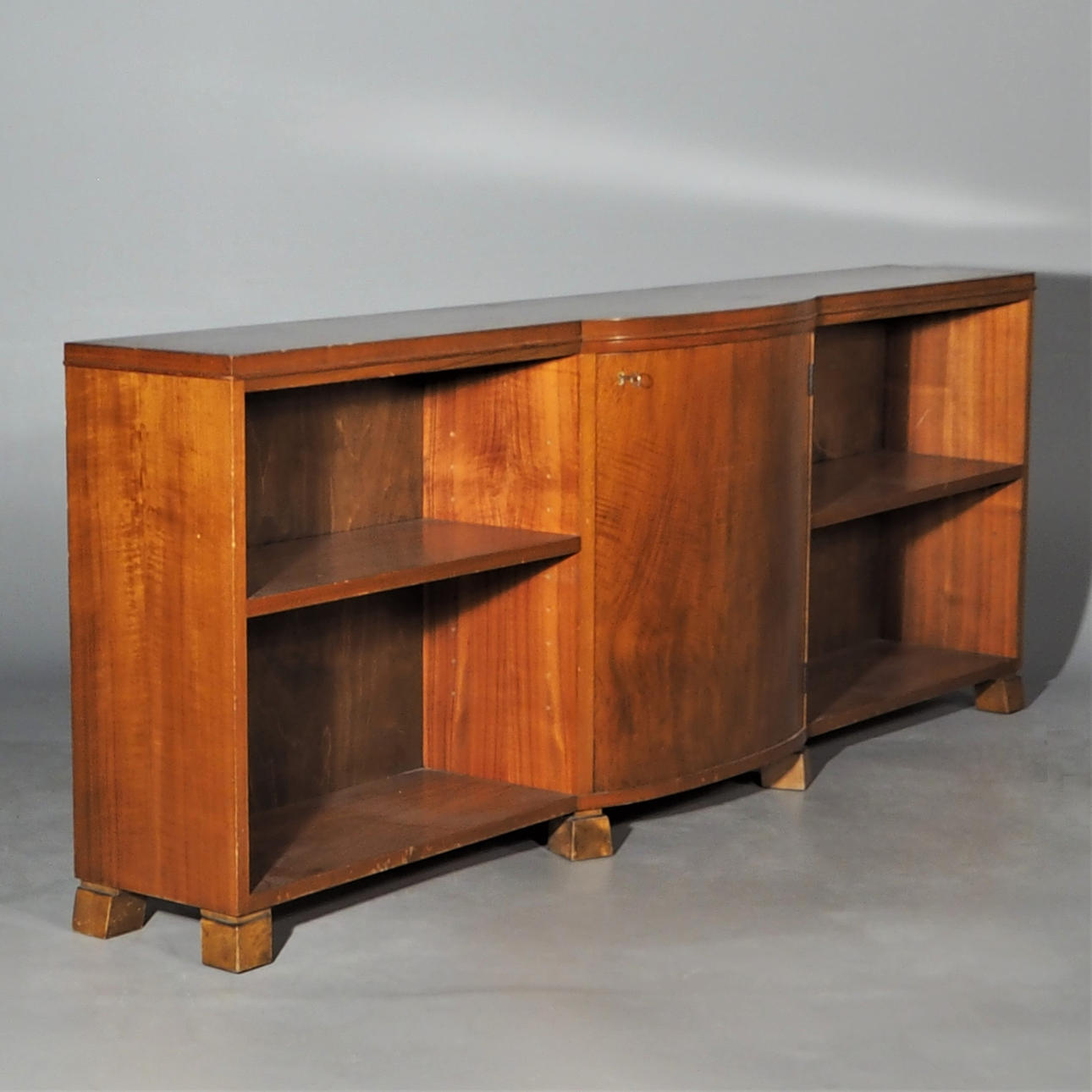 KIRJAHYLLY, matala malli.