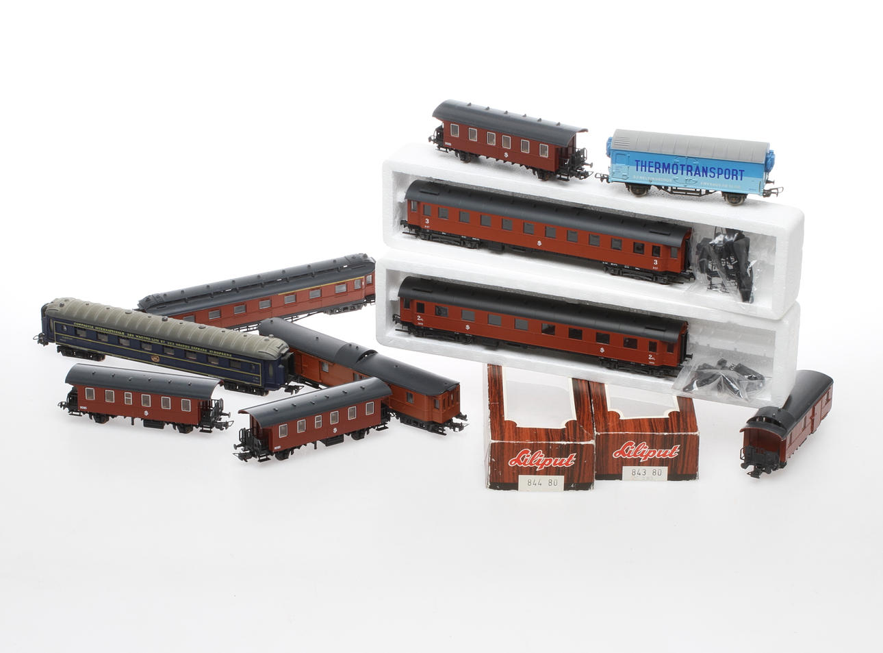 MODELLTÅG LILIPUT 8 vagnar. POCHER 2 vagnar. Delvis originalkartong.