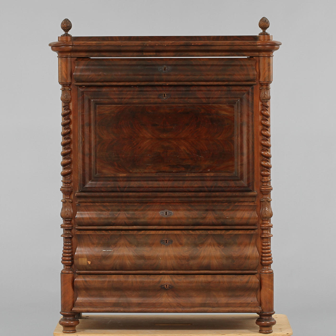 CHIFFONIER, 1800-tal.