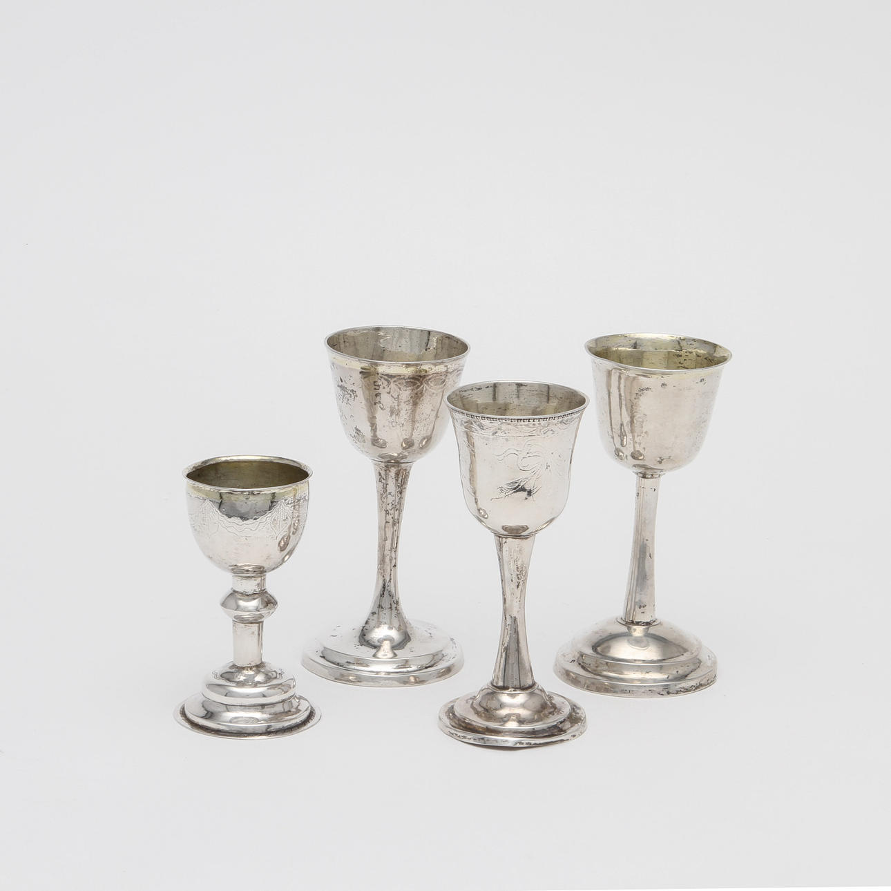 SUPKALKAR, 4 st, silver med invändig förgyllning. Sverige 17/1800-tal. Vikt ca 175 gram.