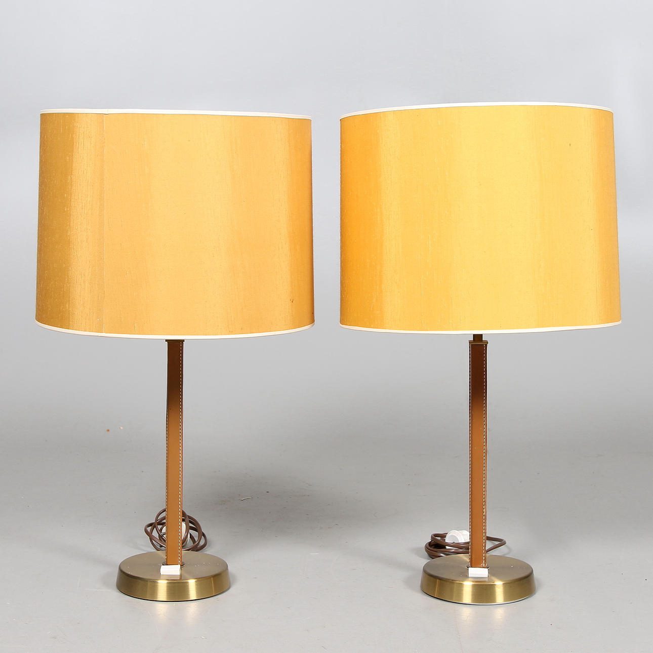 BORDSLAMPOR, 1 par, läder och mässing, Typ 792-3, Philips, 1900-talets andra hälft.