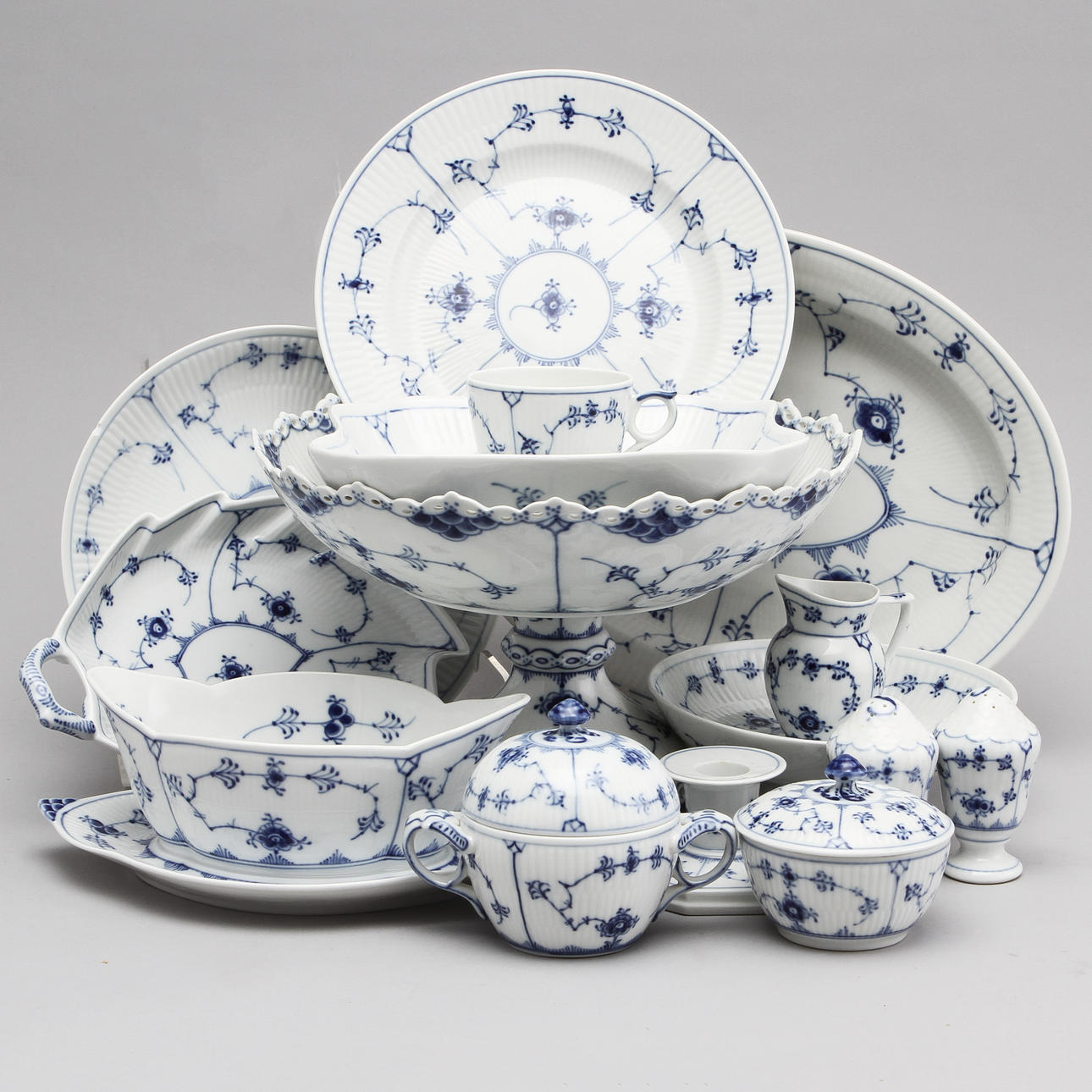 SERVIS, 72 delar, "Musselmalet", Royal Copenhagen.