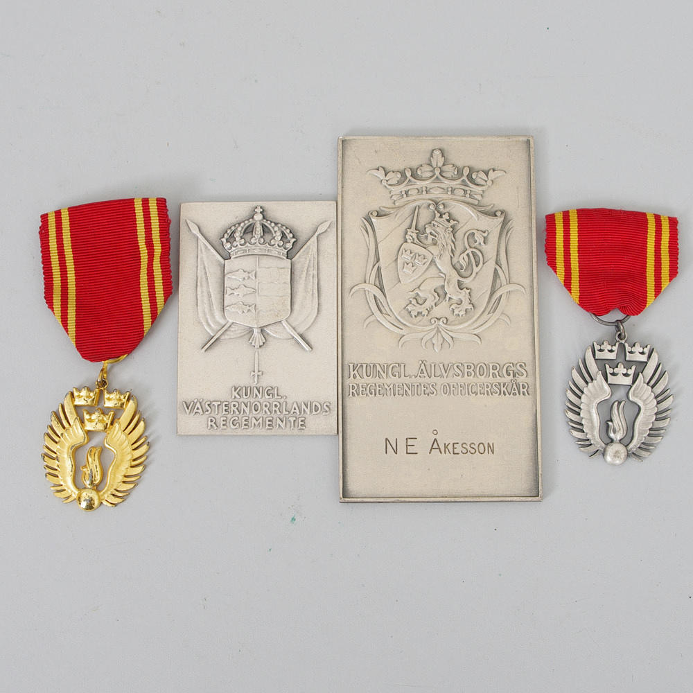 MEDALJER SAMT PLAKETTER, 4 STYCKEN, silver samt förgyllt silver.