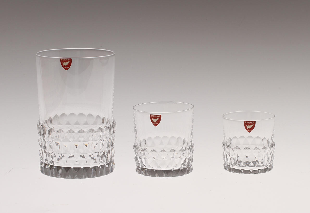 GLASSERVISDELAR, 23 delar, "Silvia", Orrefors, 1900-tal.