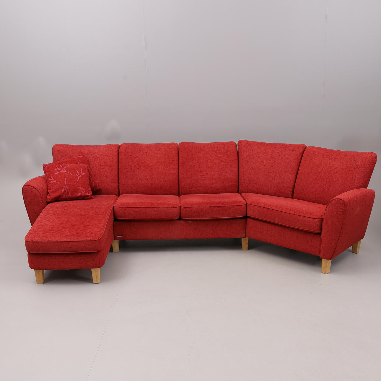 SOFFA, svängd med divan, Brunstad, 2000-tal.
