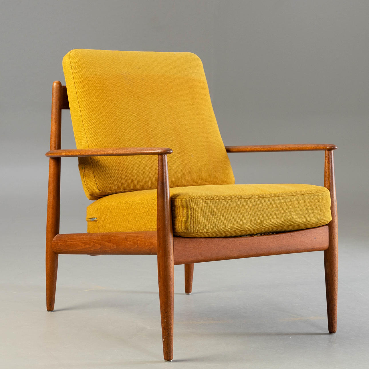 GRETE JALK. Lænestol / Lænestol, Frankrig & Søn.