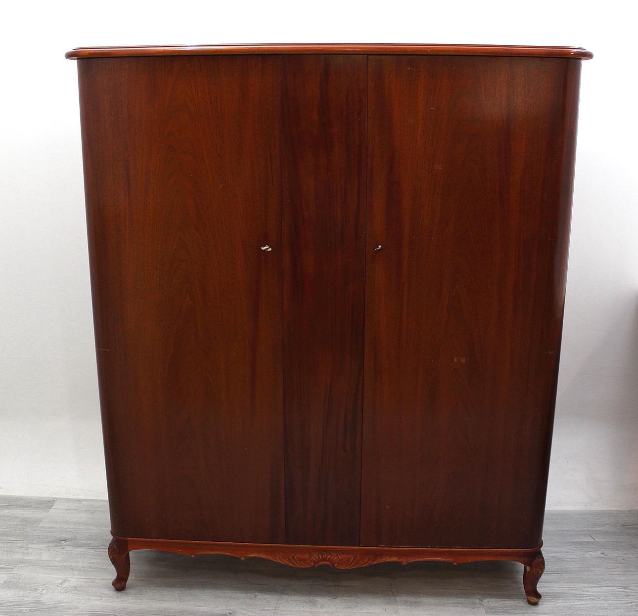 KLÄDSKÅP, björk, 1950-talet.