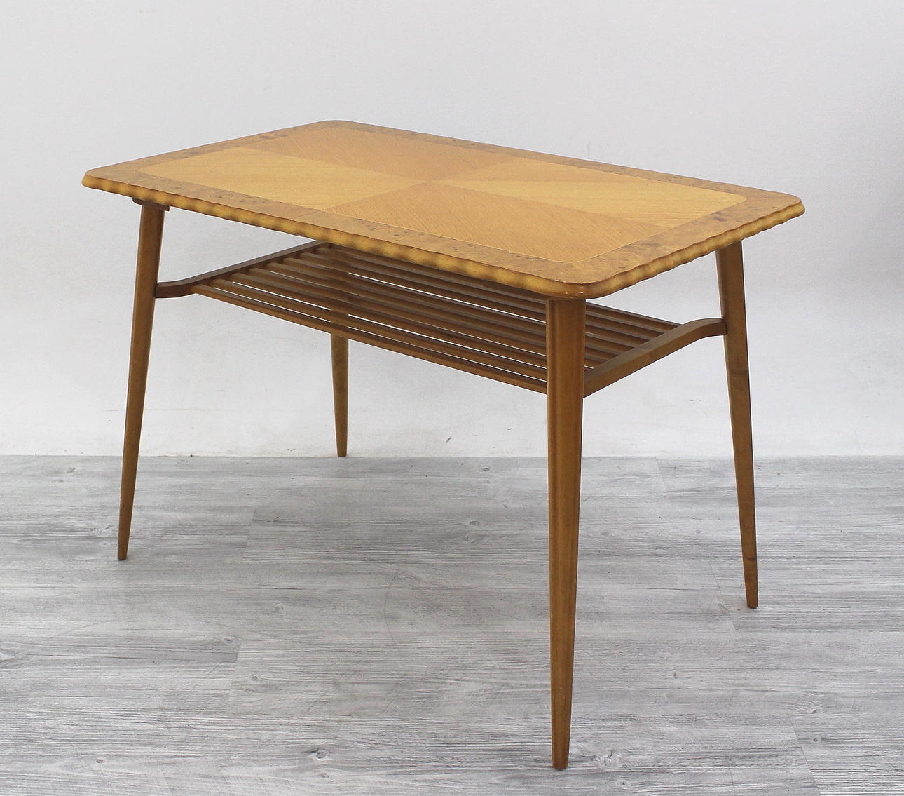 SOFFBORD, björk, med hylla.