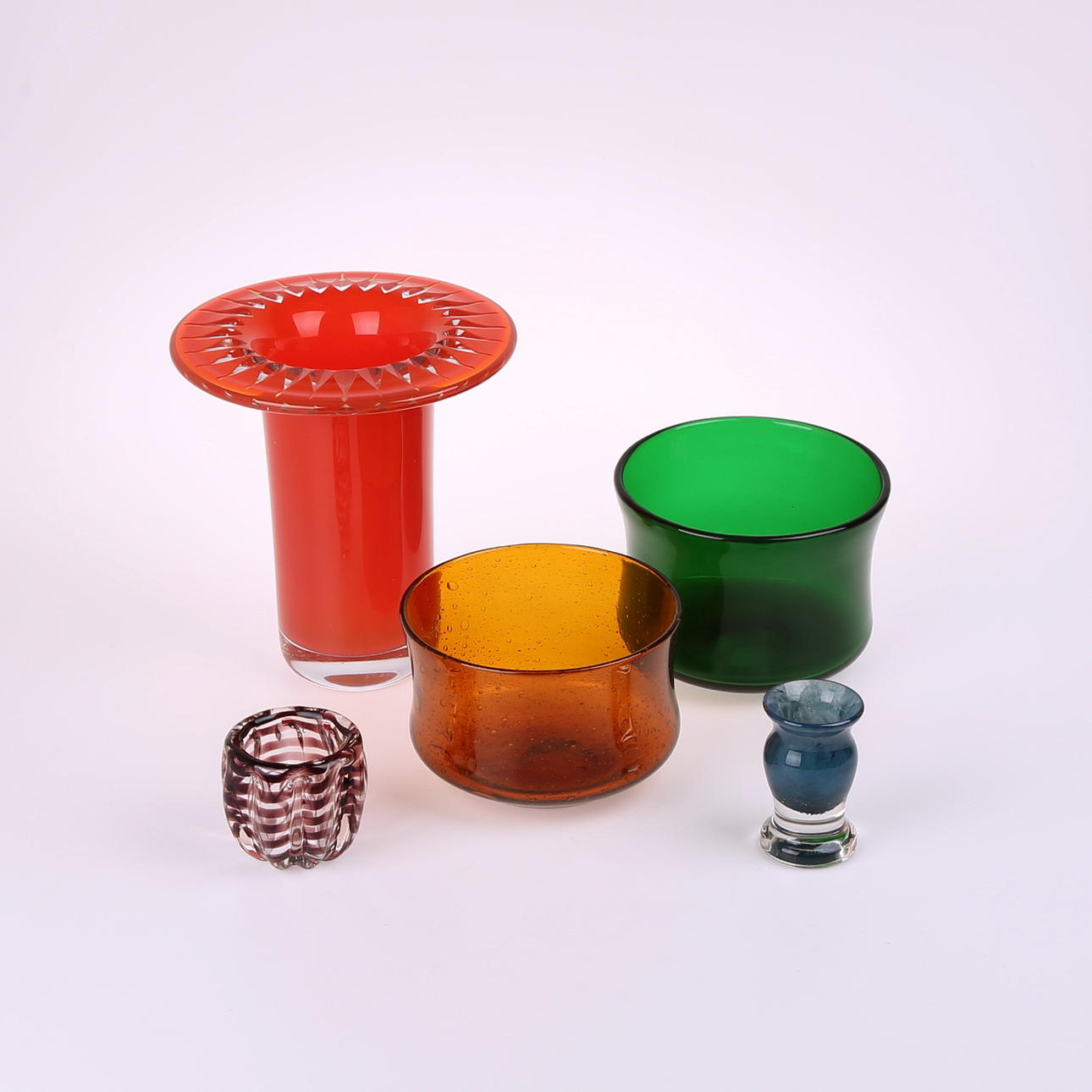 GLASFÖREMÅL, 5 st, blad annat, SKÅL, Erik Höglund, Noný Bor.