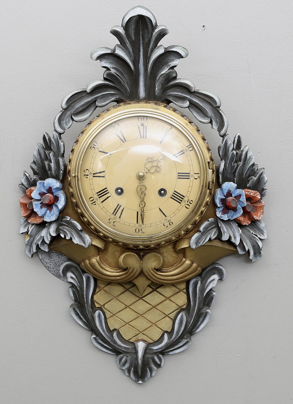 VÄGGUR, 2 st. Så kallad guldpendyl och tavelur, 18/1900-tal.