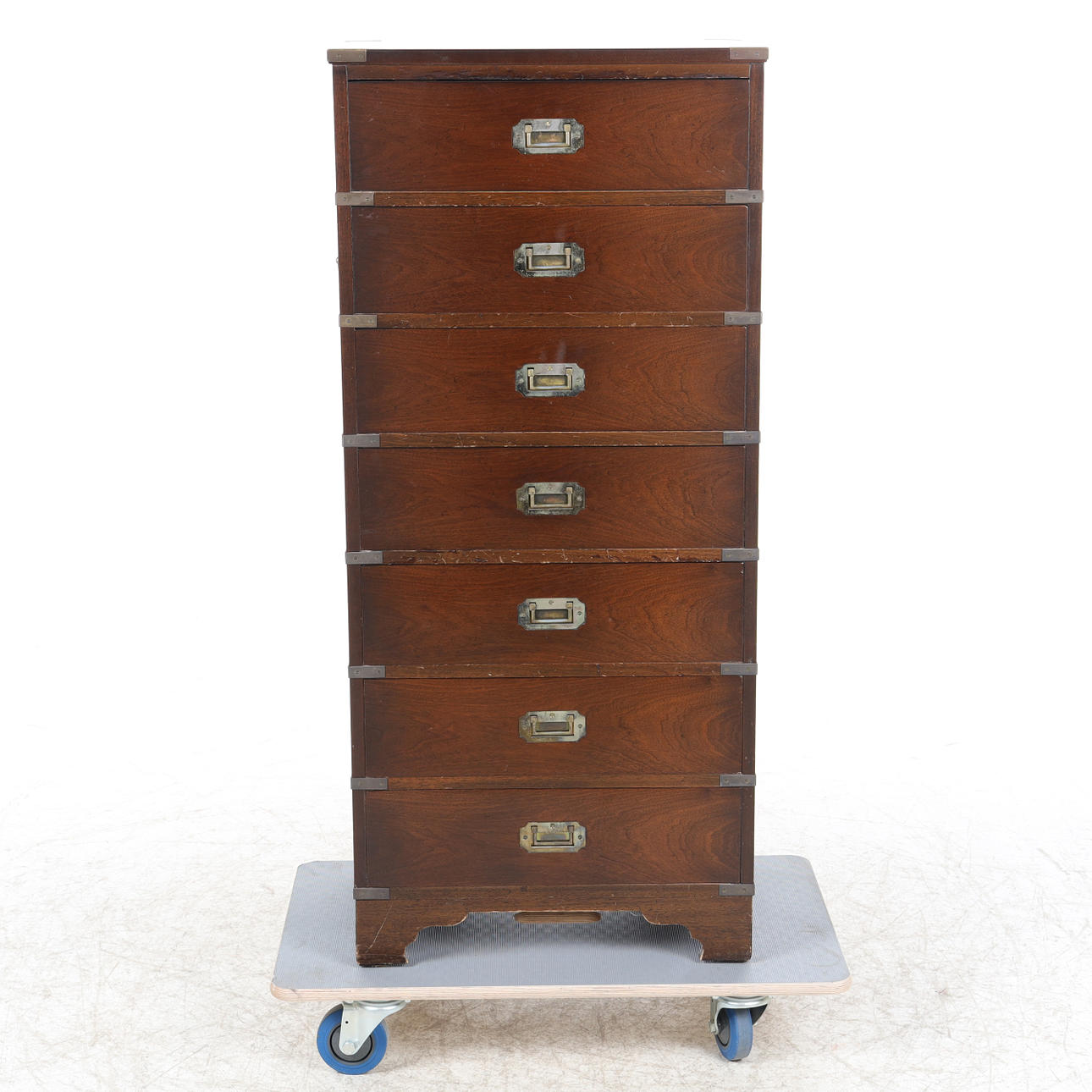 Kommode, Englisch, 7 Schubladen, zweite Hälfte des 20. Jahrhunderts.