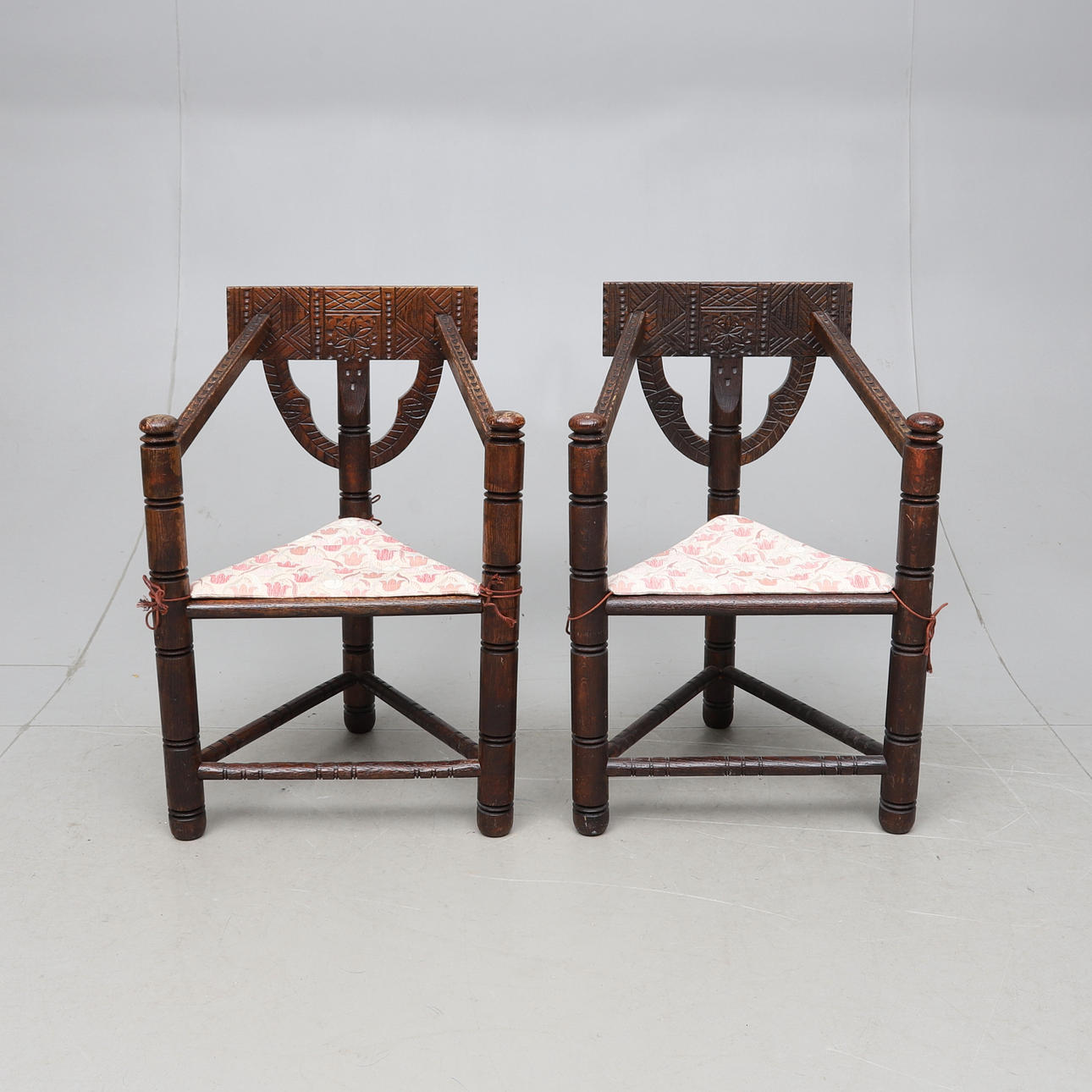SILLAS MONK, 2 piezas, década de 1900.