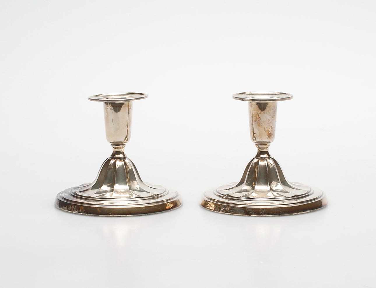 LJUSSTAKAR, ett par, silver.