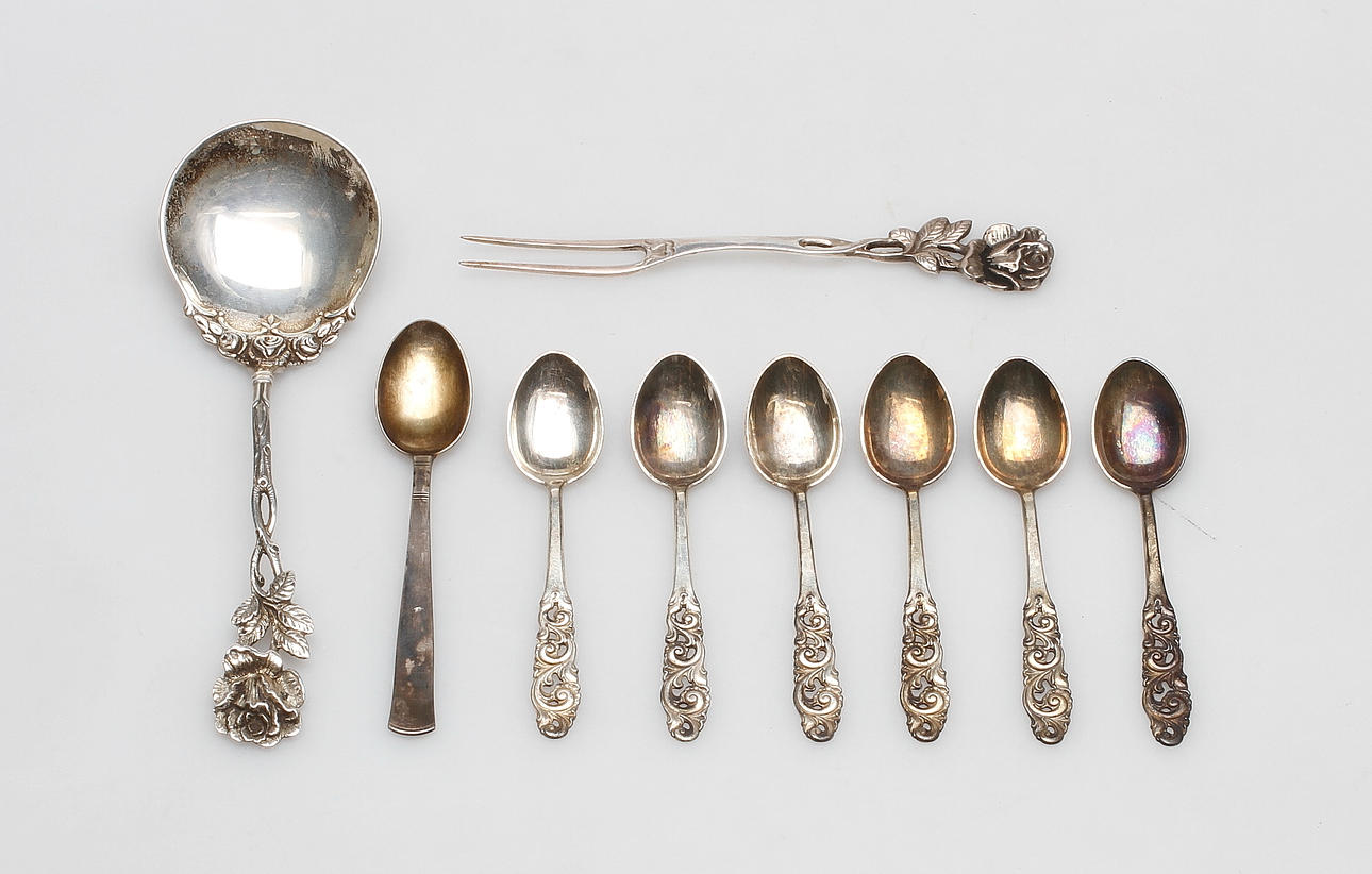SILVERFÖREMÅL, 9 delar, vikt ca. 111,9 gram.