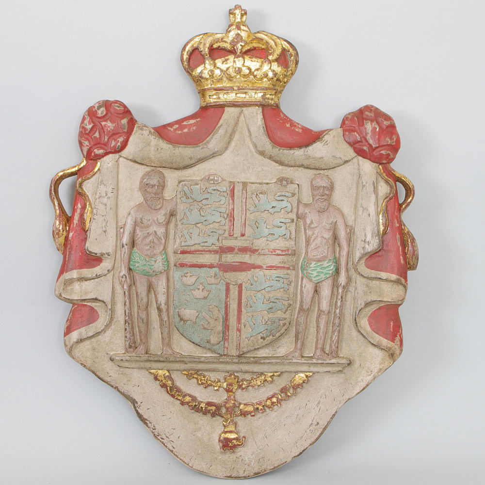 SKYLT, danska riksvapnet, målat och förgyllt trä.