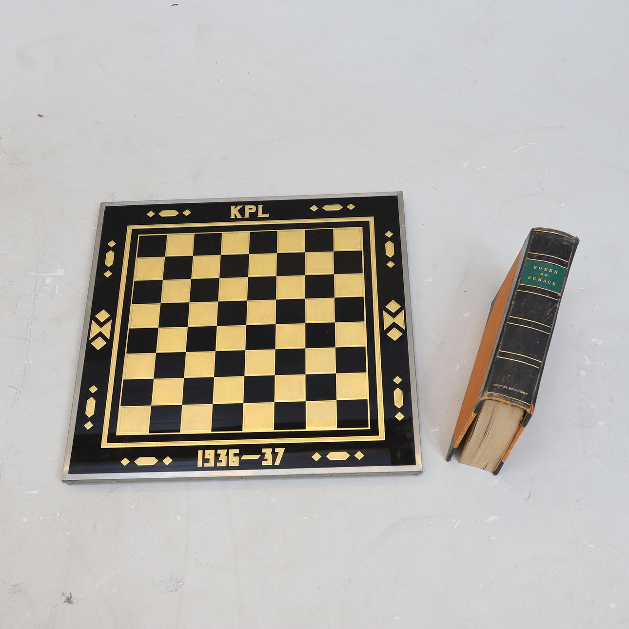 SCHACKBRÄDE, art deco, 1920-/30-tal, SAMT BOK.