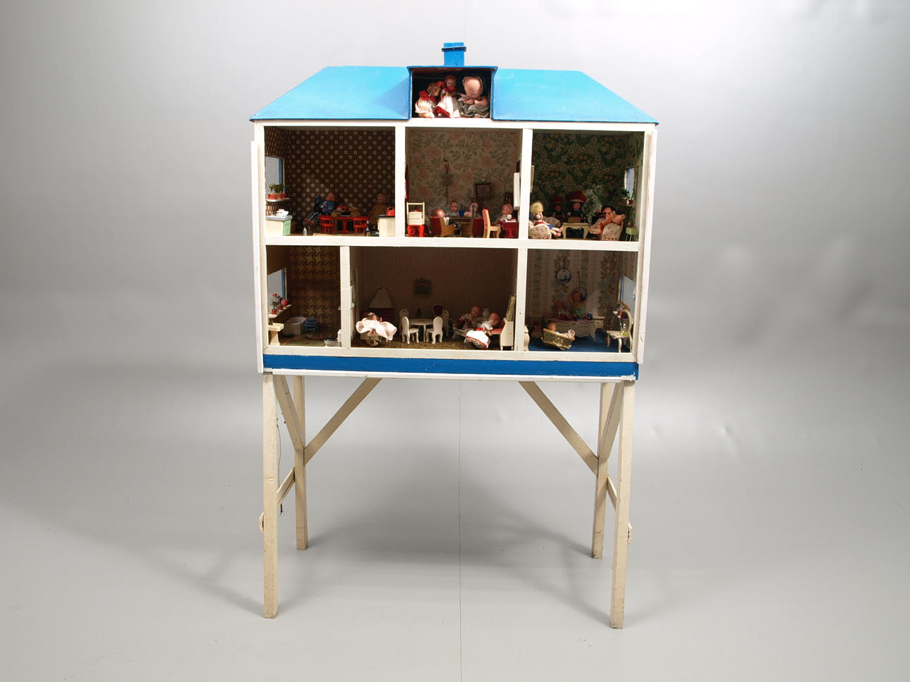 DOCKSKÅP med inredning, 1900-tal.