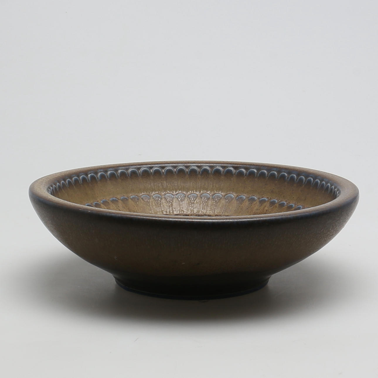 FAT i stengods, signerad Willhelm Kåge. Gustavsberg, verkstad.