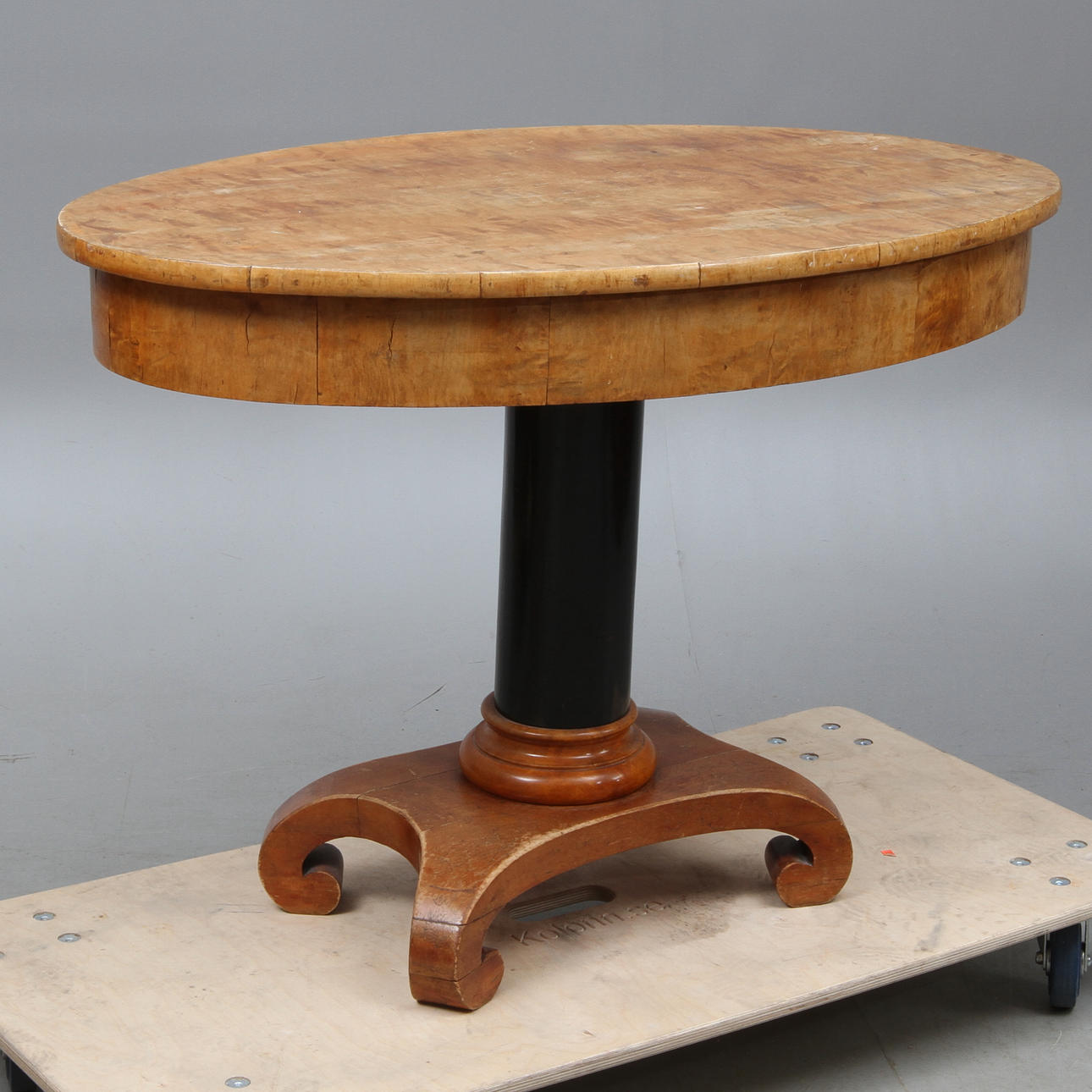 SALONGSBORD, 1800-tal.