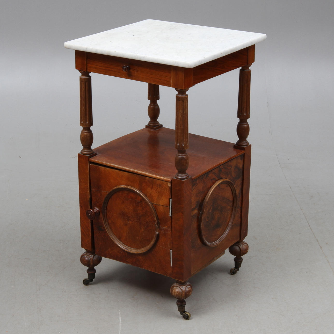 POTTSKÅP med marmorskiva, omkring sekelskiftet 1900.