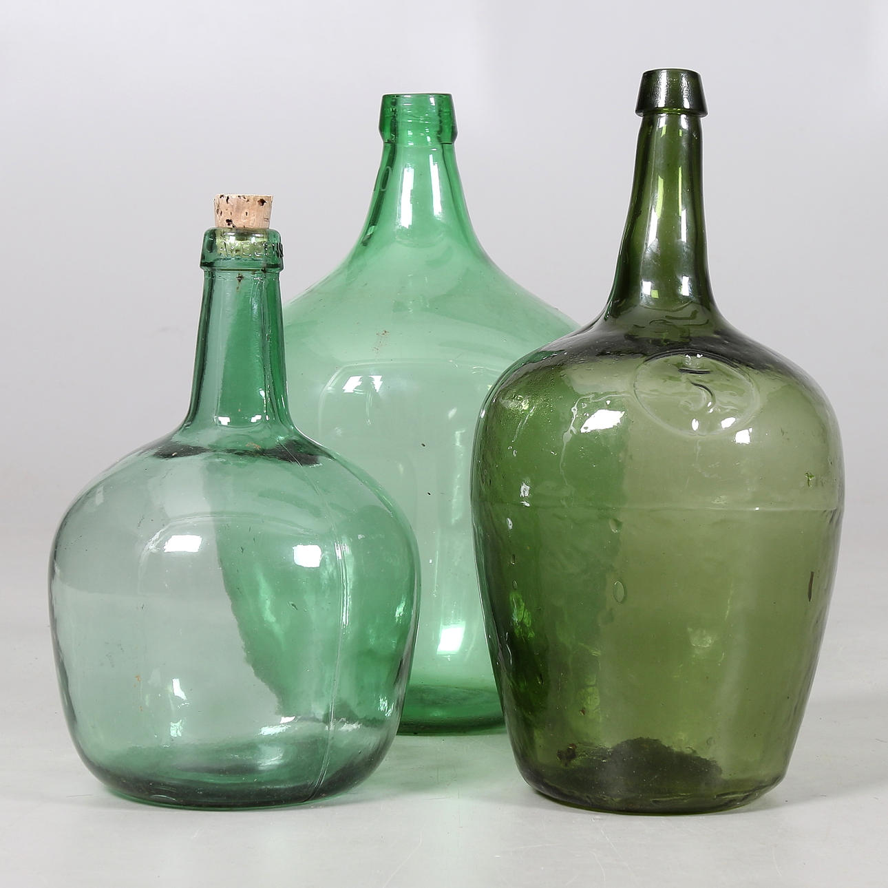 FLASKOR/DAMEJEANNE, 3 st, glas. 18/1900-tal.