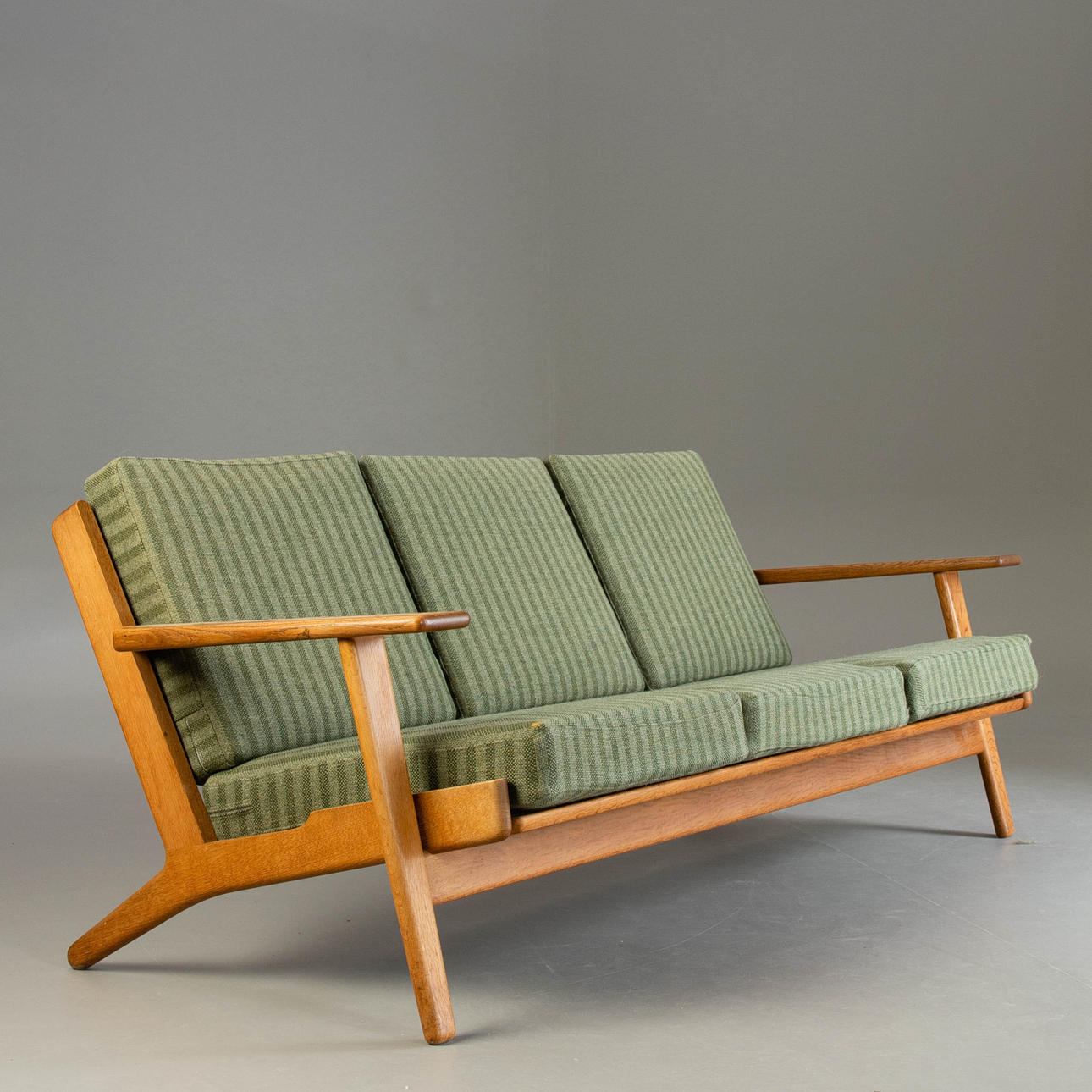 HANS J WEGNER. Getama, sofá 3 plazas GE 290.