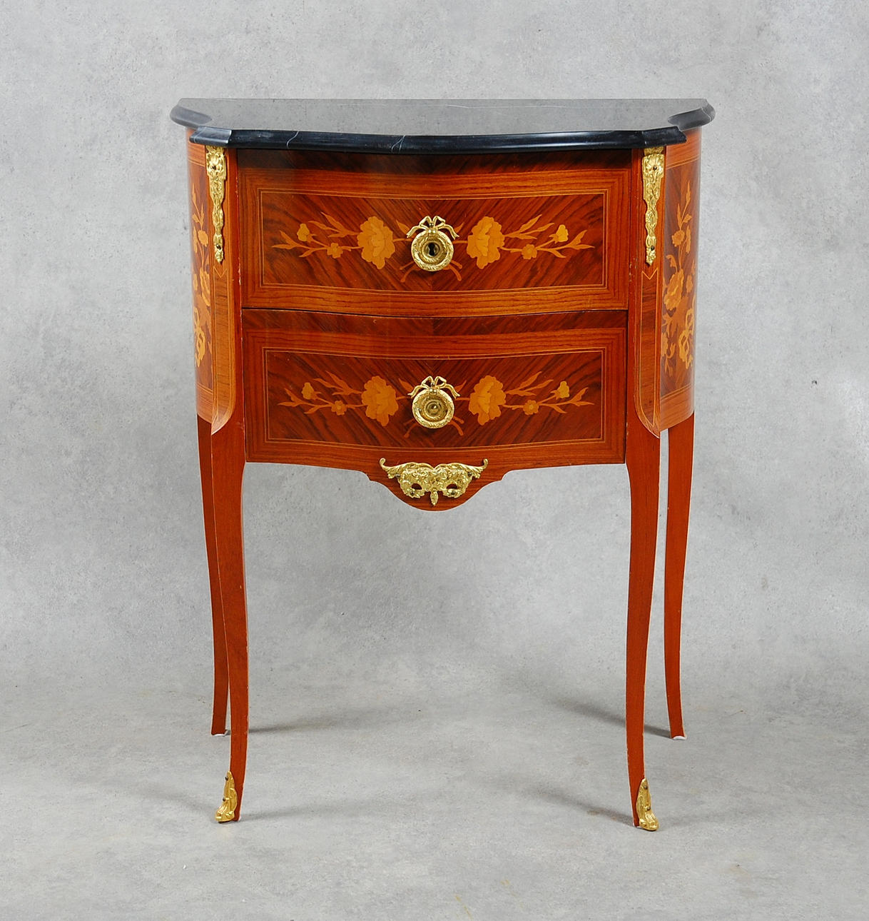 BYRÅ, rokokostil, med svart marmorskiva, 1900-tal.