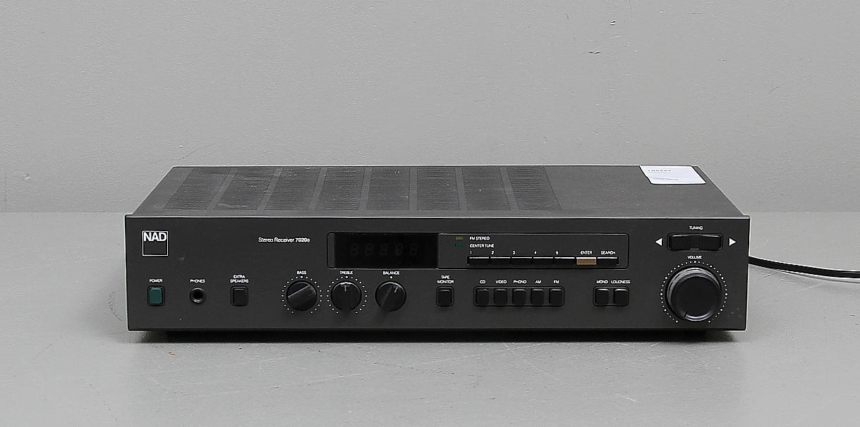 NAD, stereo receiver 7020e.