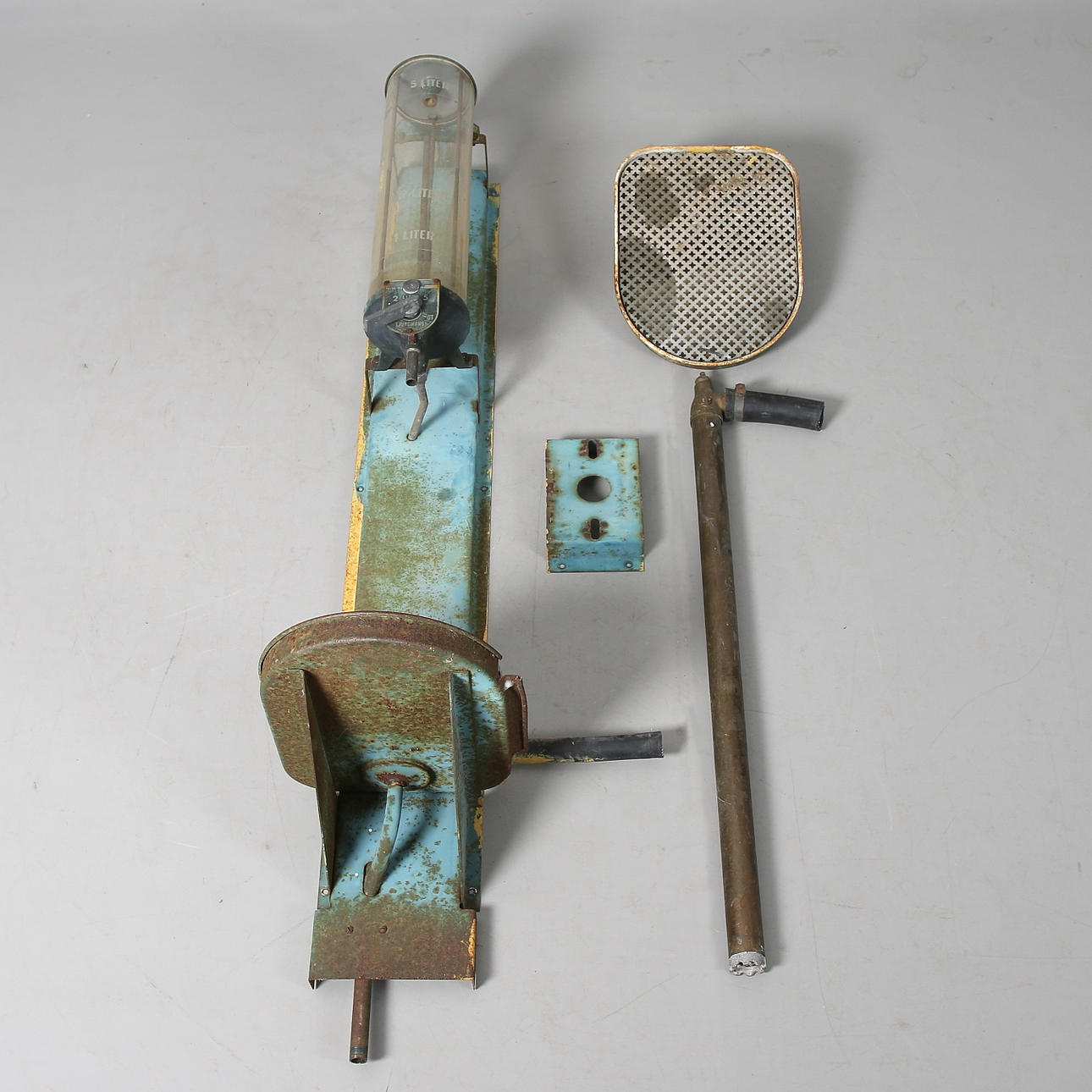 BENSINPUMP samt FATPUMP, BP/Ljungmans. 1950-tal.