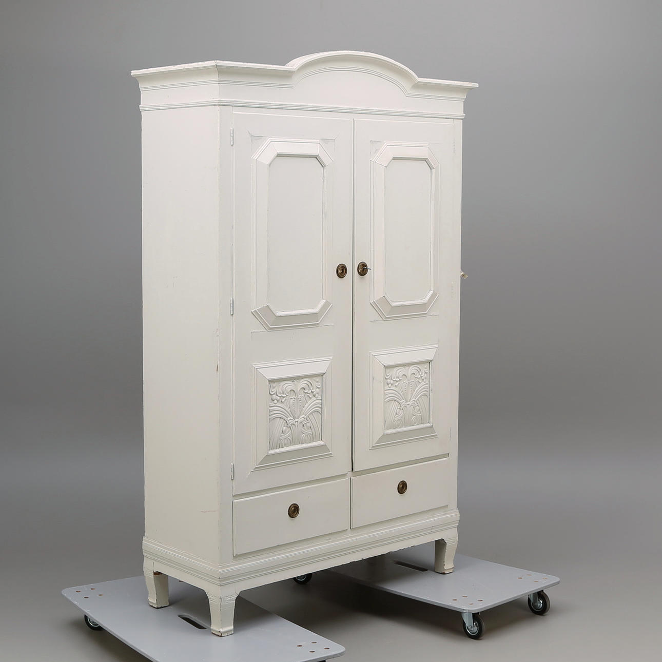 SKÅP, ek, bemålat, 1900-tal.