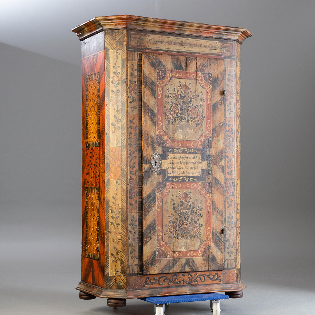 Tyrolean peasant cupboard, 19th/20th century.